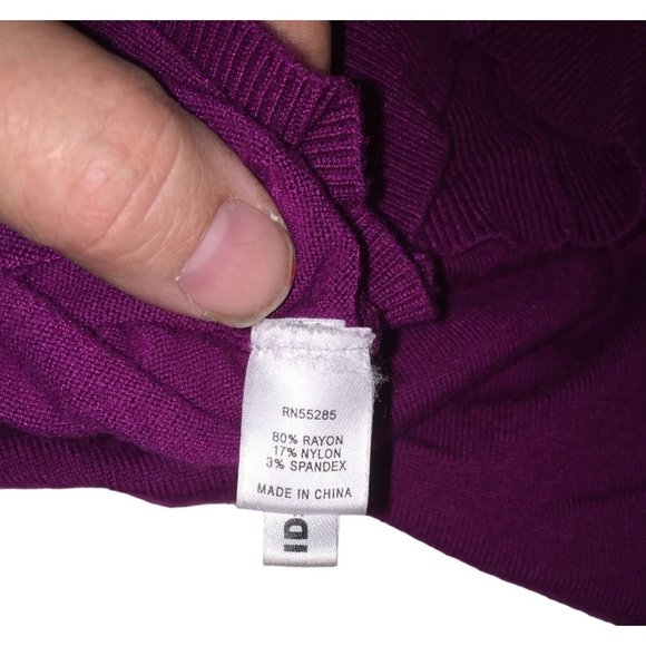 Express - Women's XSmall Fushia Low V Neck Half Sleeve Sweater - Wide cuffs and - Picture 8 of 8